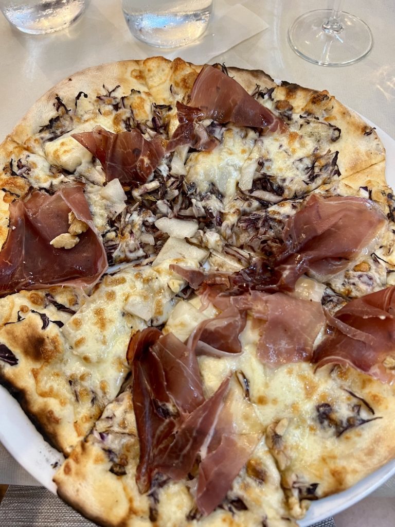 Picture of a pizza with gorgonzola cheese. 